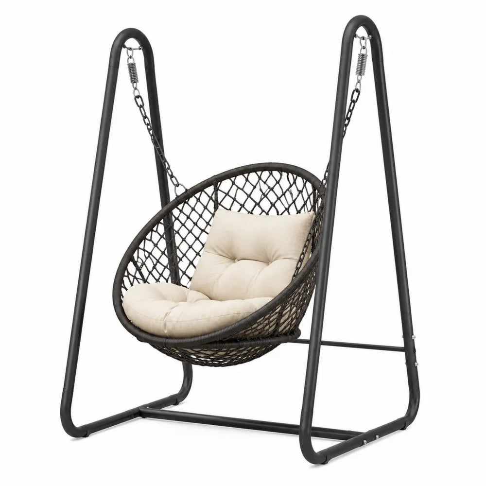 Sedia sospesa da esterno con supporto in acciaio nero e intreccio rattan PE con cuscini beige struttura autoportante dimensioni 195 cm 120 cm 110 cm